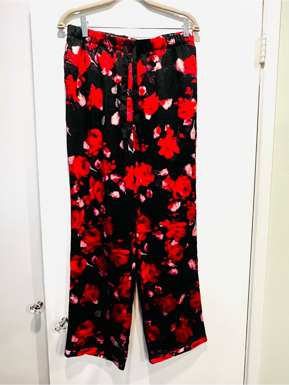 Victoria Secret Wide-Leg Pull-On Lounge Pants - Red/Black Floral With Pockets M